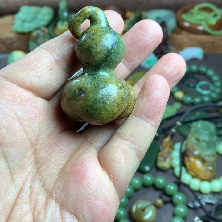 岫岩河磨玉（透闪石质玉）未镶嵌吊坠(赠链)清**在