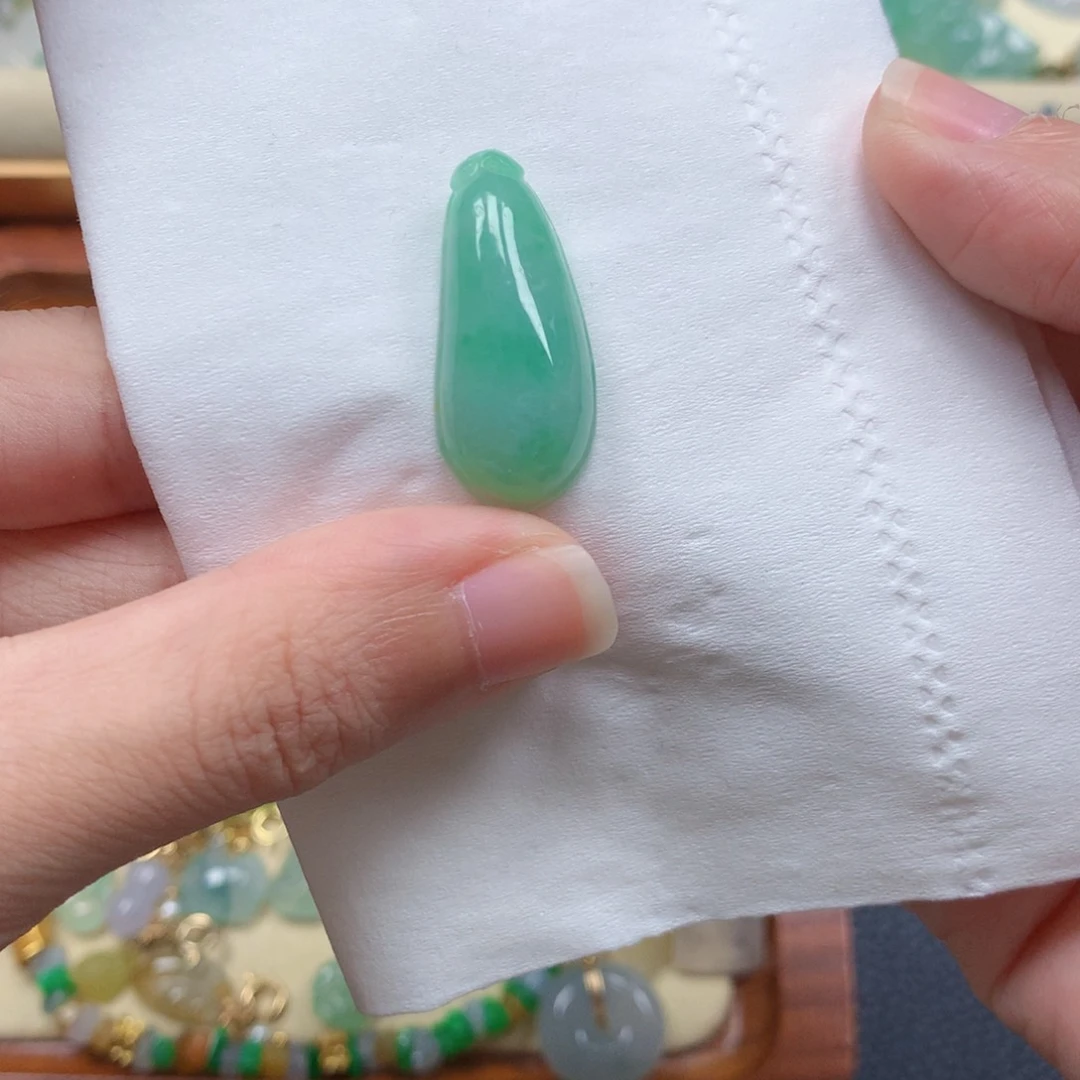 颈饰未镶嵌翡翠闪