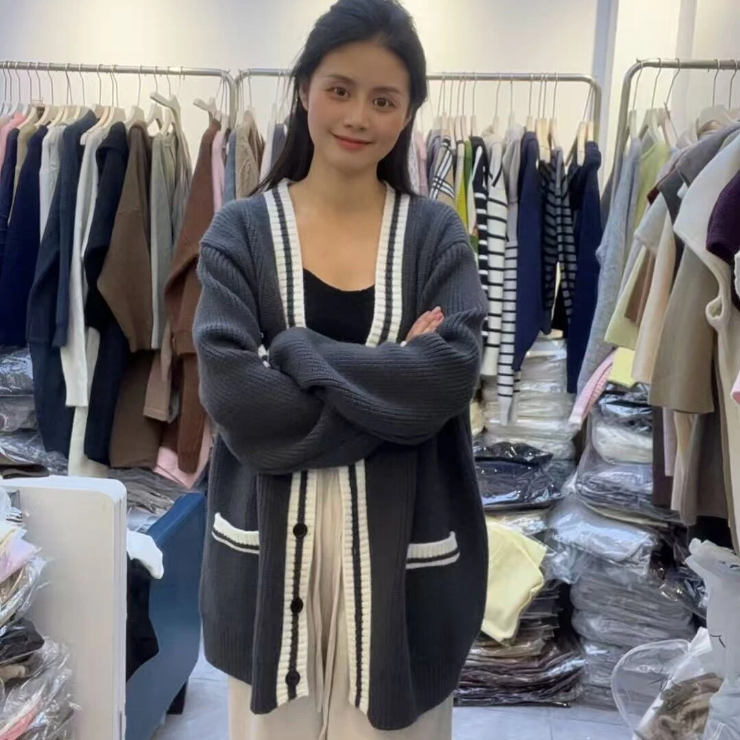 【店长推荐】女针织宽松型V领学院风毛针织衫毛衣上衣百搭慵懒风