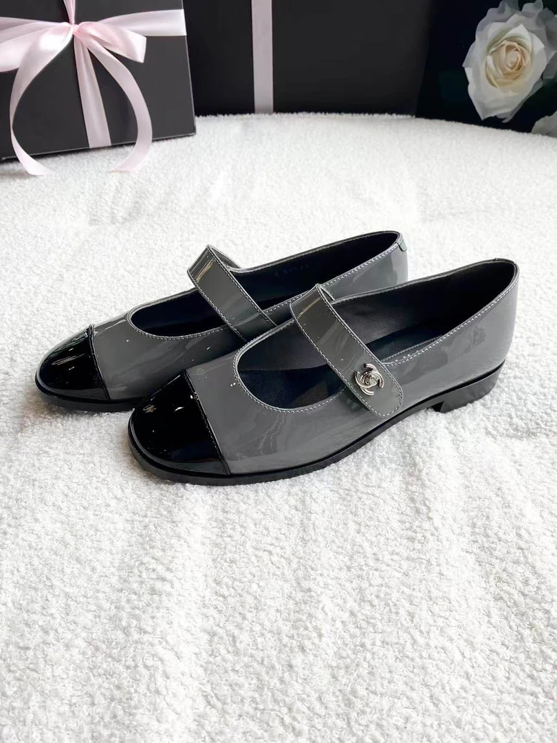 未使用 Chanel/香奈儿  zz304 双C logo拼色玛丽珍鞋 37.5码 鞋盒