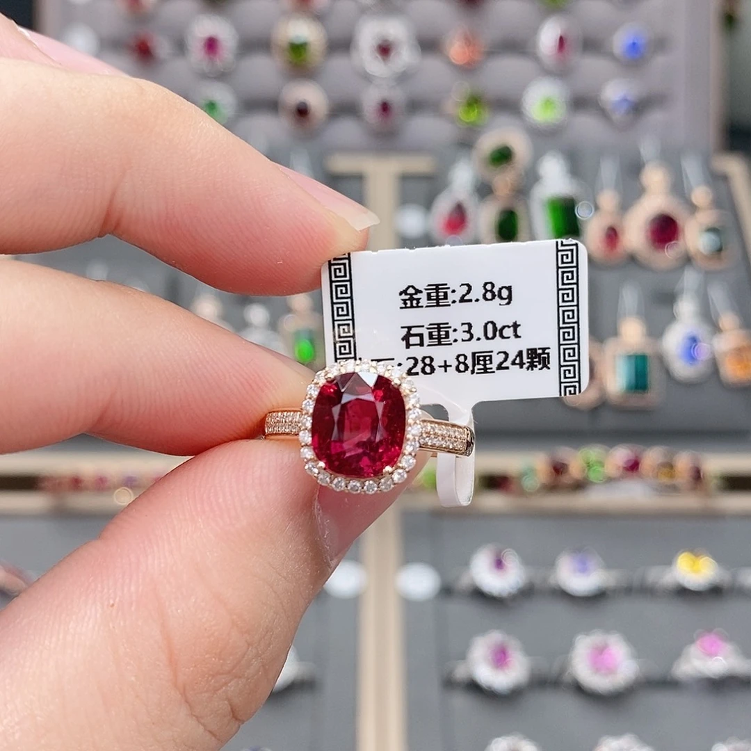 碧玺戒指18K金镶嵌3.0。