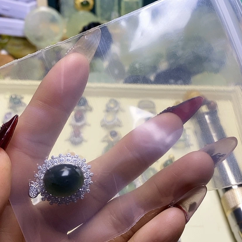 【闪购商品】蛇纹石玉颈饰未镶嵌乔****