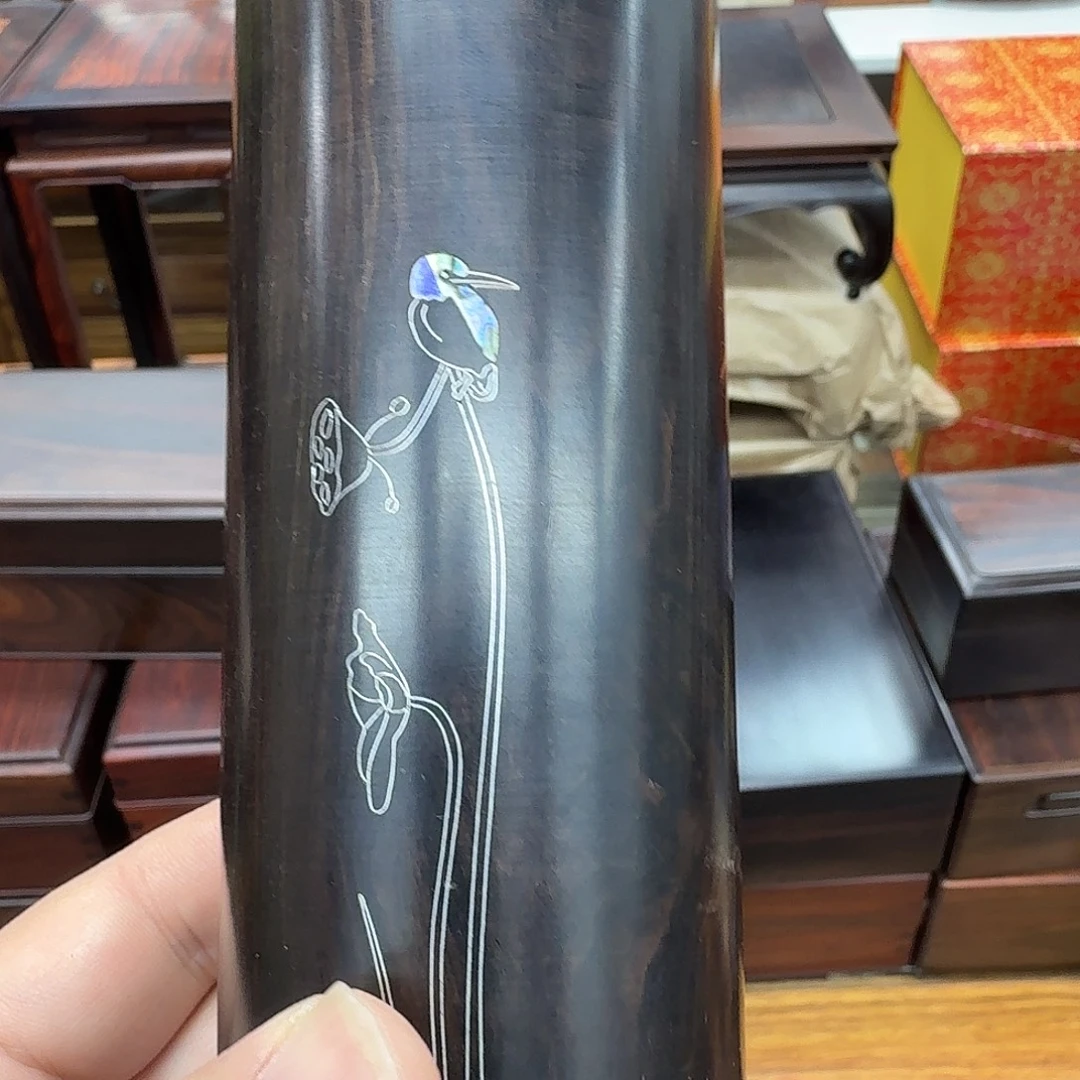 木紫光檀圆笔筒一个