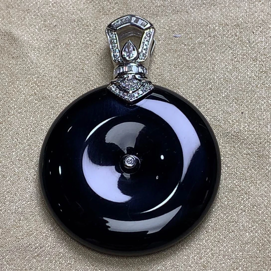 翡翠18K金镶嵌颈饰墨翠平安扣