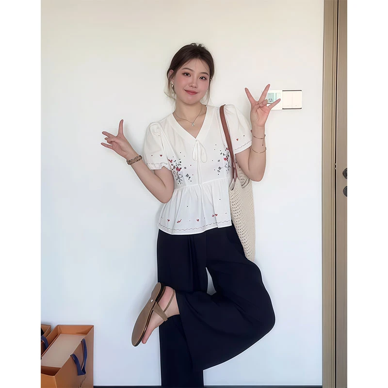 夏季2025小众设计款显瘦修身印花V领短款上衣休闲宽松百搭长裤女