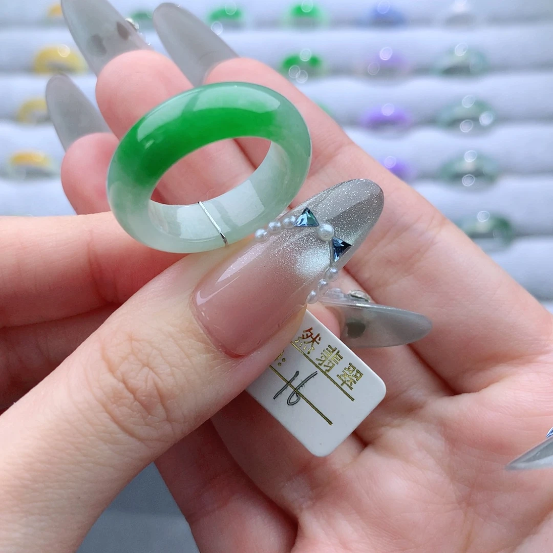 翡翠未镶嵌戒指戒指