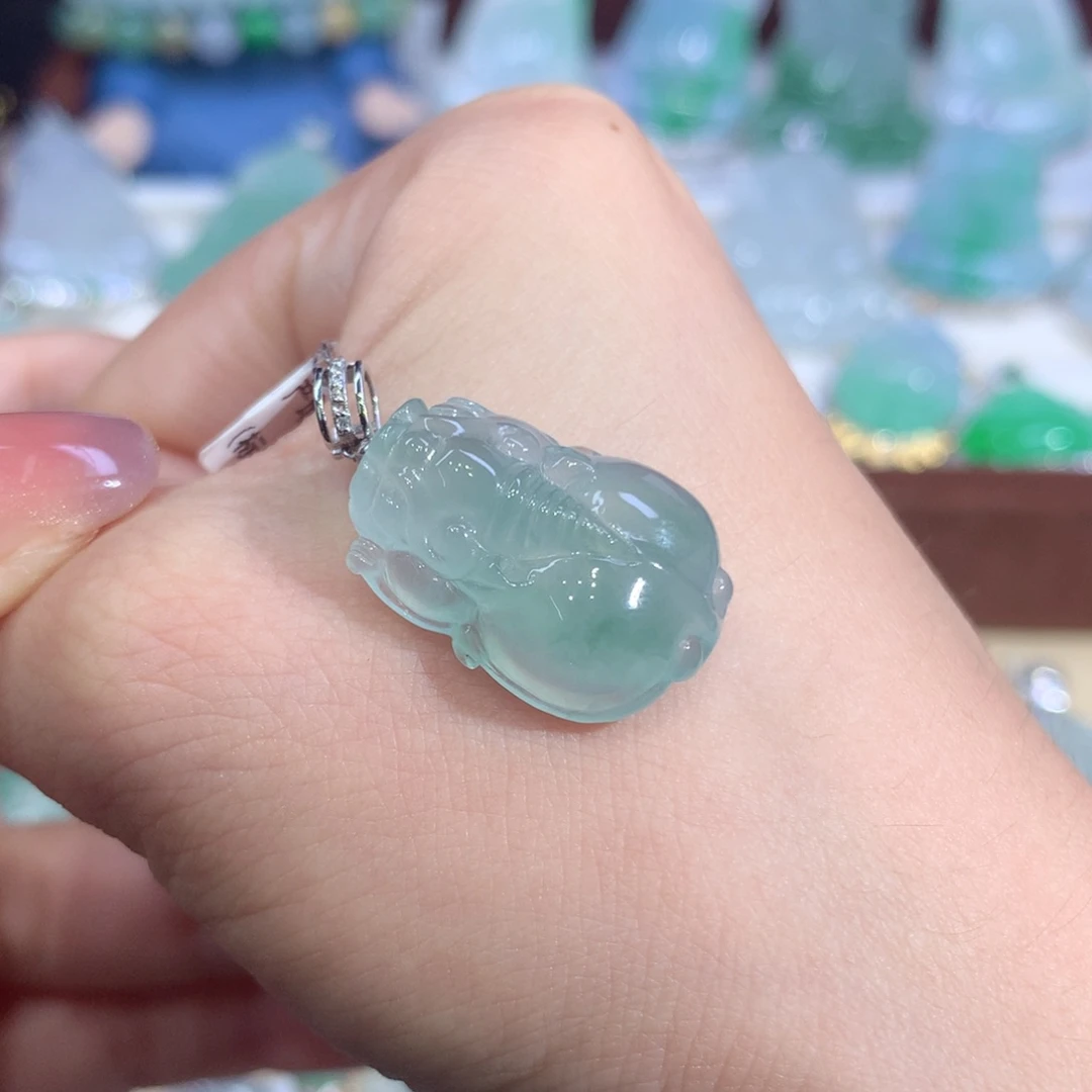 吊坠(不含链)18K金镶嵌翡翠貔貅