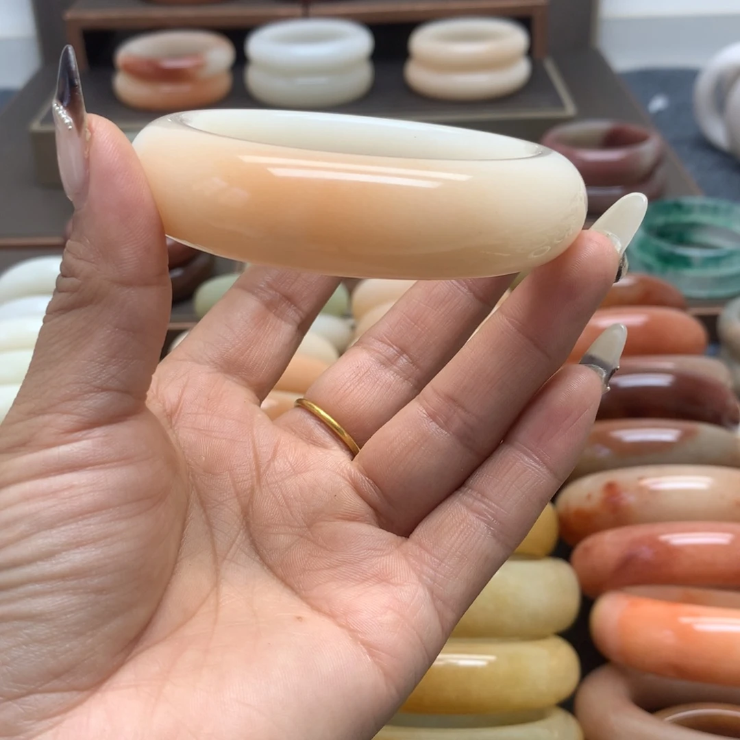 石英质玉未镶嵌手镯