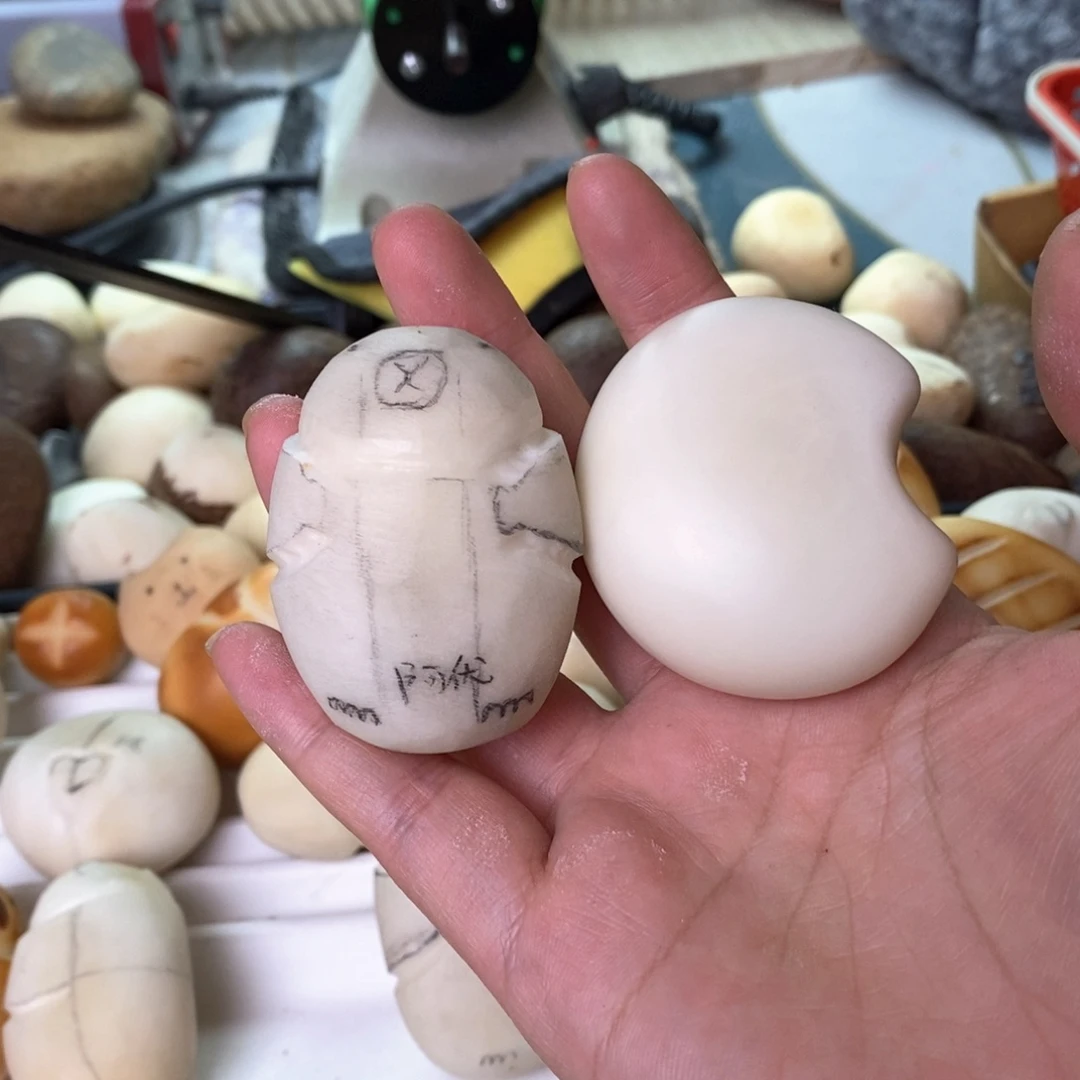 菩提根/象牙果把件阿***优象牙果雕刻卡皮和大月亮