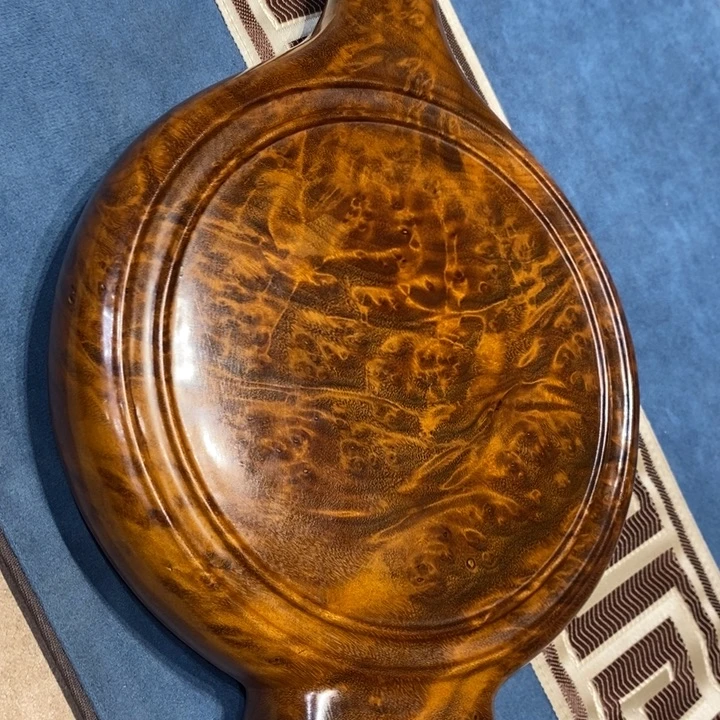 金丝楠木瘤疤瓶子