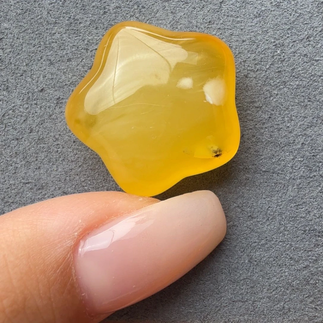 未镶嵌琥珀裸石微瑕