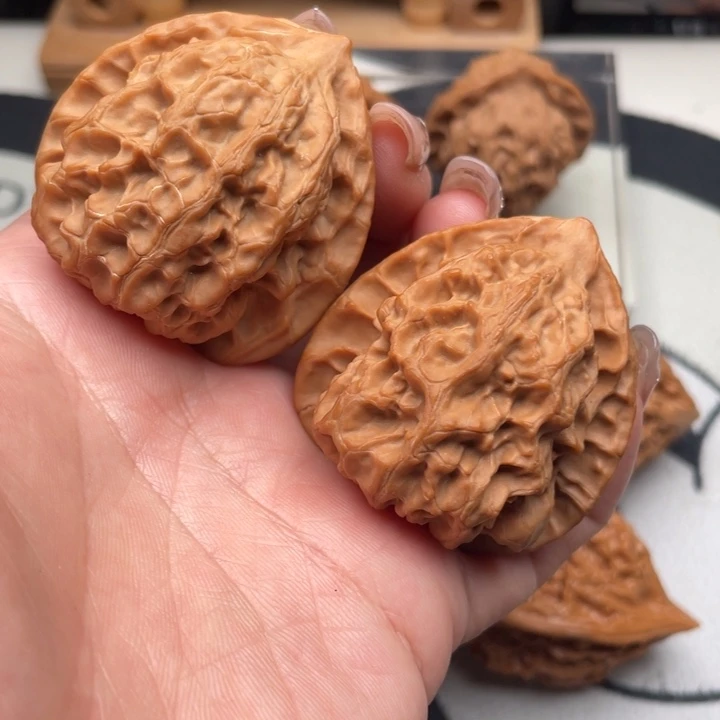 文玩核桃把件梨木台42