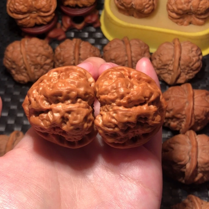 文玩核桃把件40四开三角蛙打底