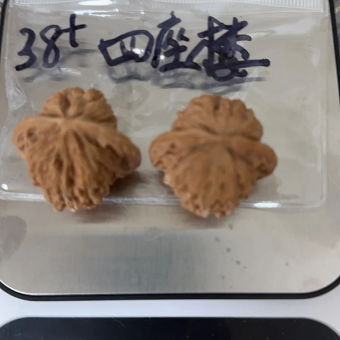 文玩核桃四座楼狮子头38+尺寸,克重:34.2