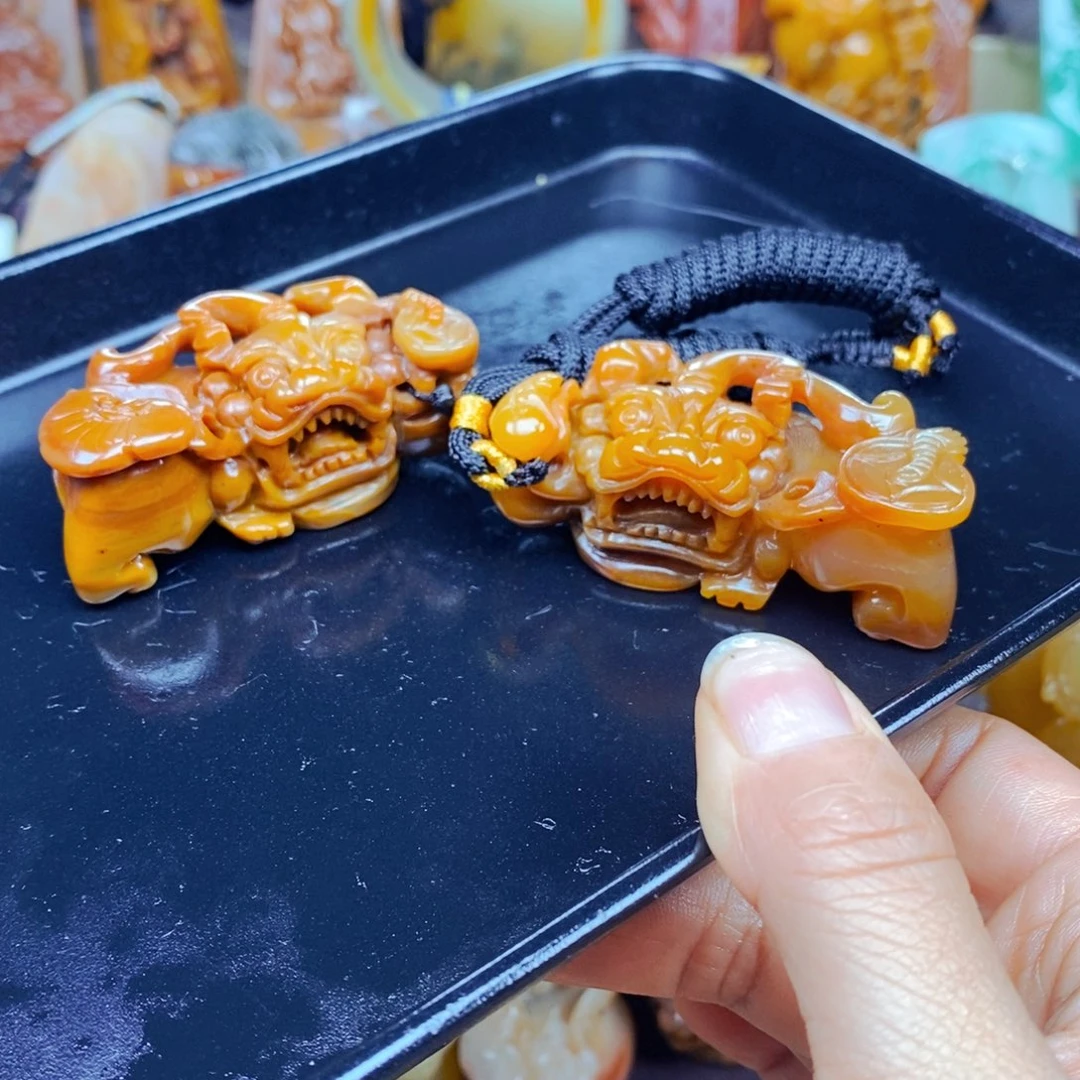 石英质玉（黄龙玉）未镶嵌颈饰