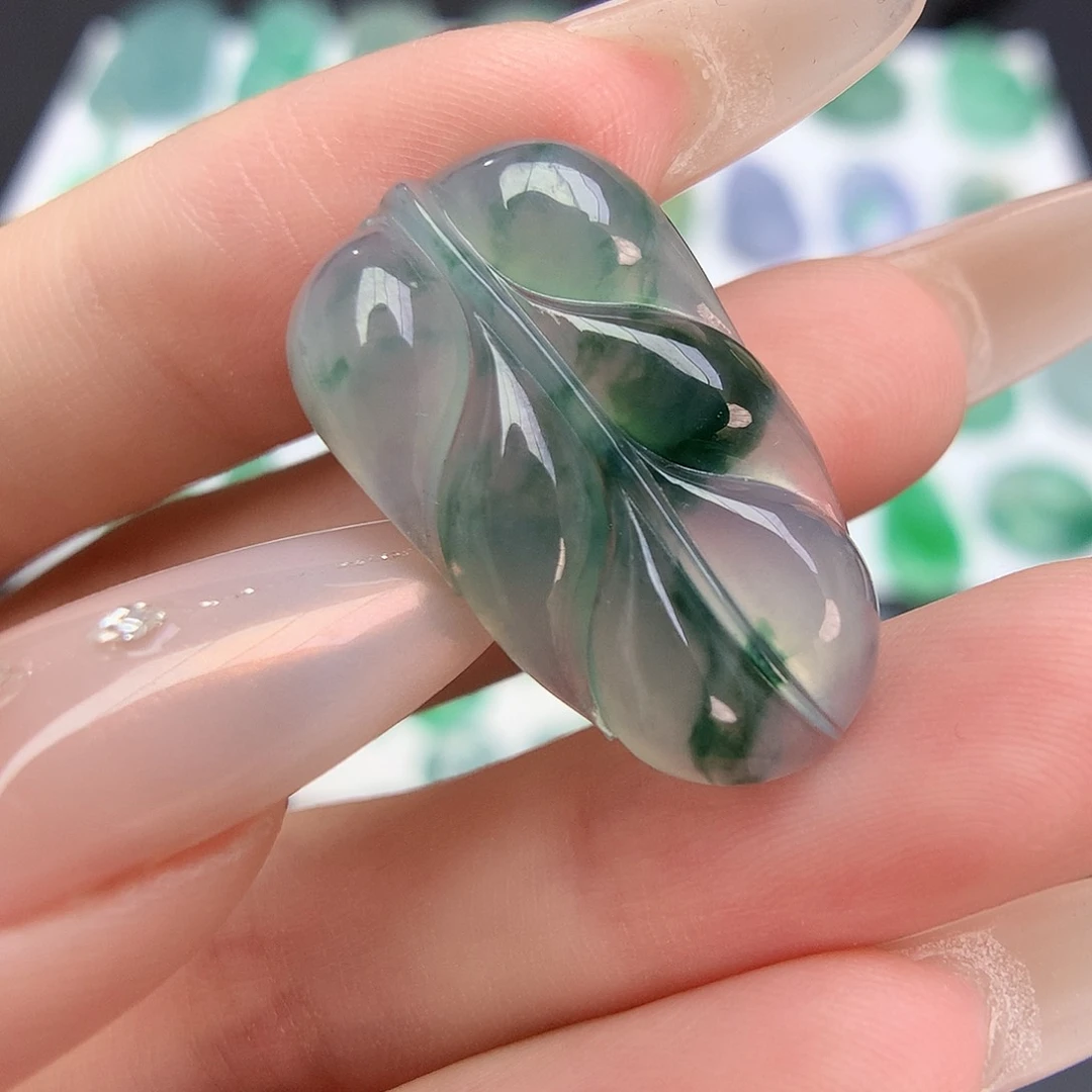 翡翠未镶嵌颈饰叶子