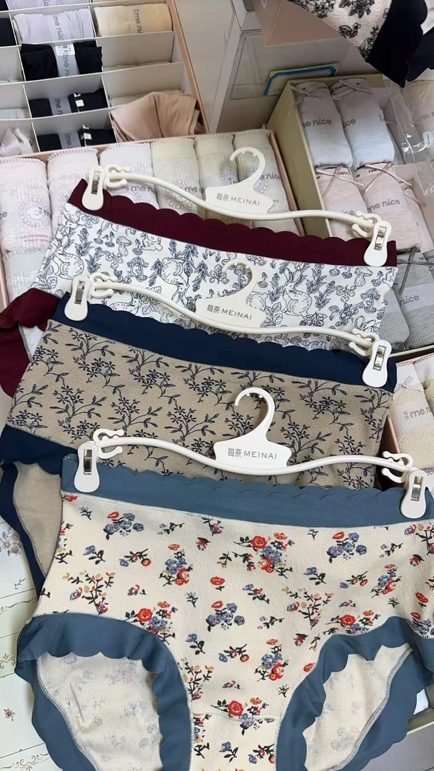 韩系碎花中腰女士内裤（三条装）