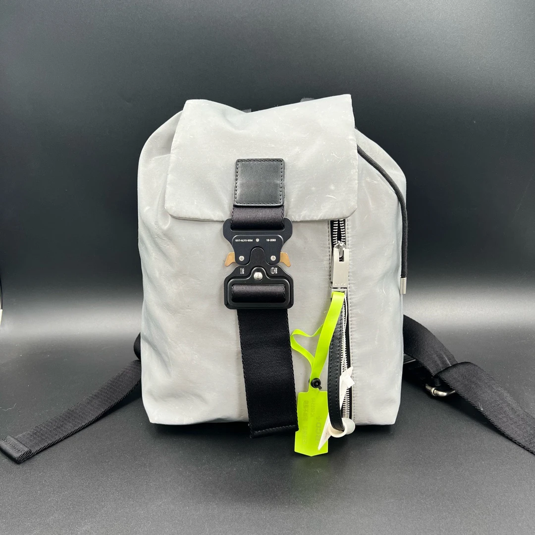 99新 maje jp924 ALYX 9SM 银色反光锁扣双肩包 601540