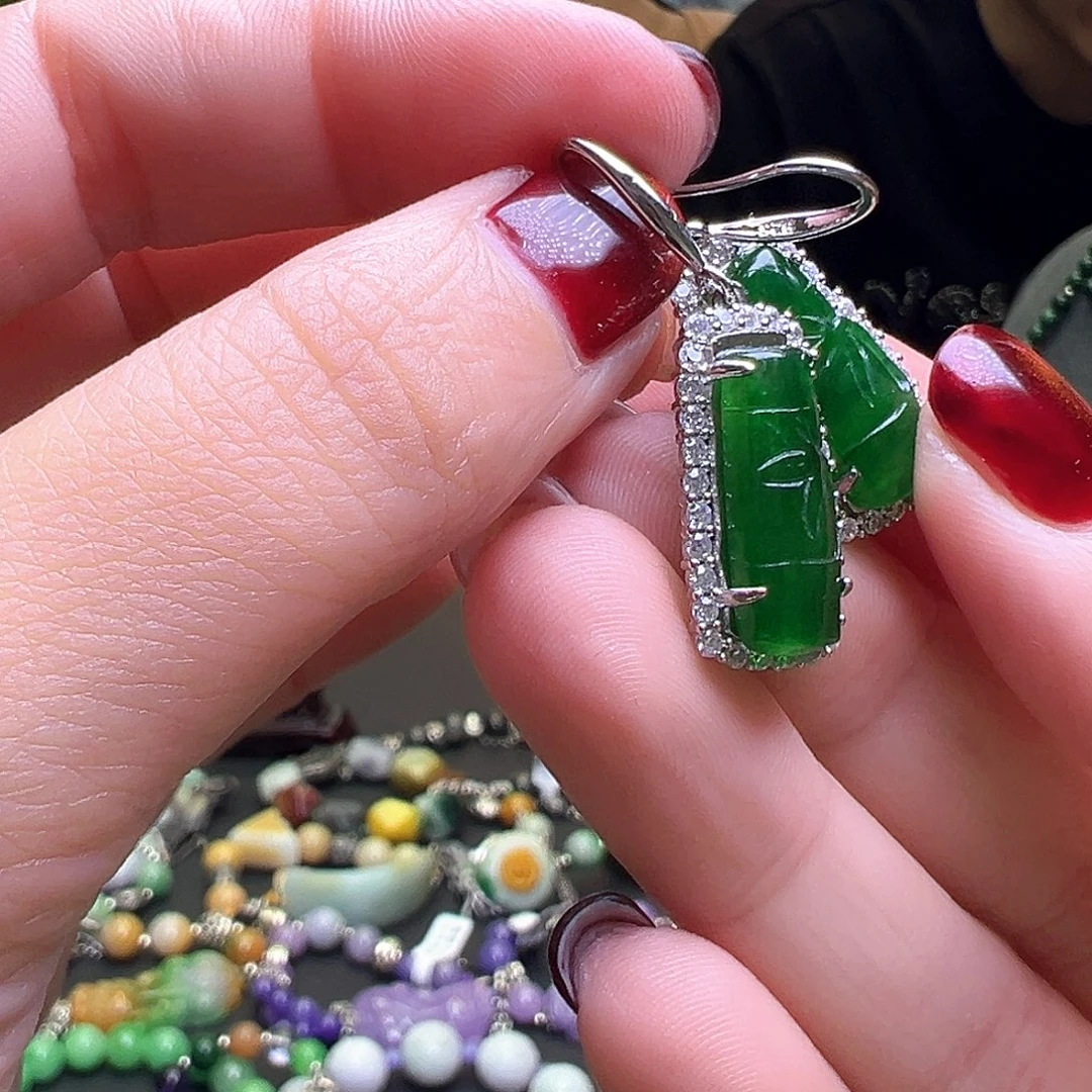 L***G翡翠未镶嵌耳饰9.9