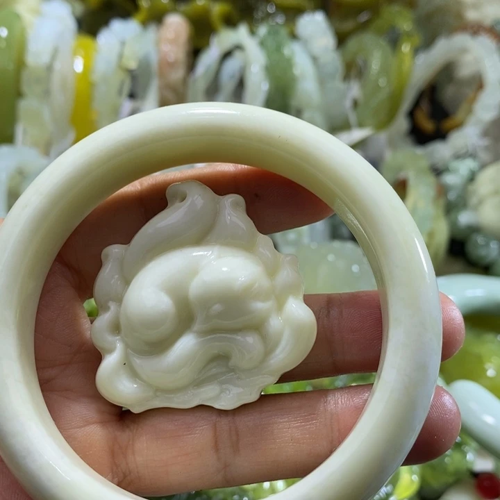 岫玉未镶嵌岫玉手镯