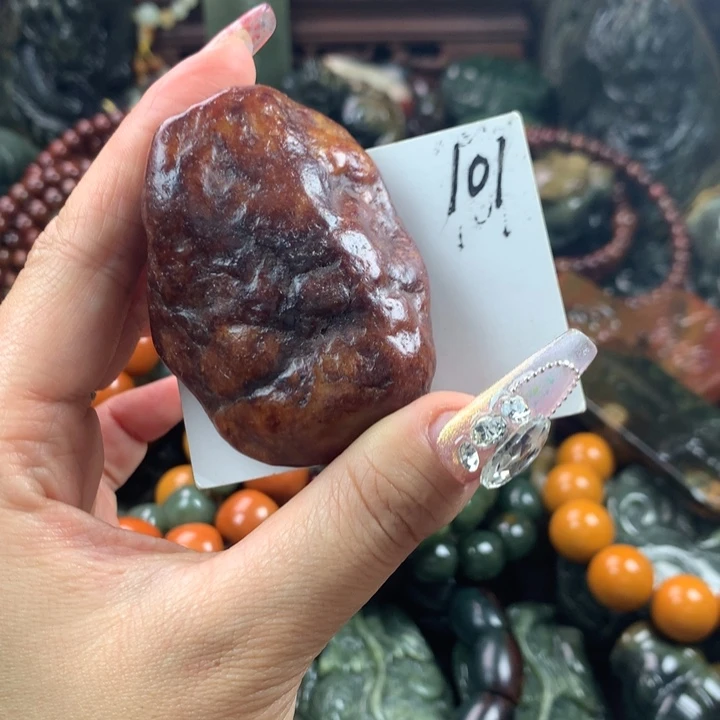 透闪石质玉未镶嵌珠宝奇石