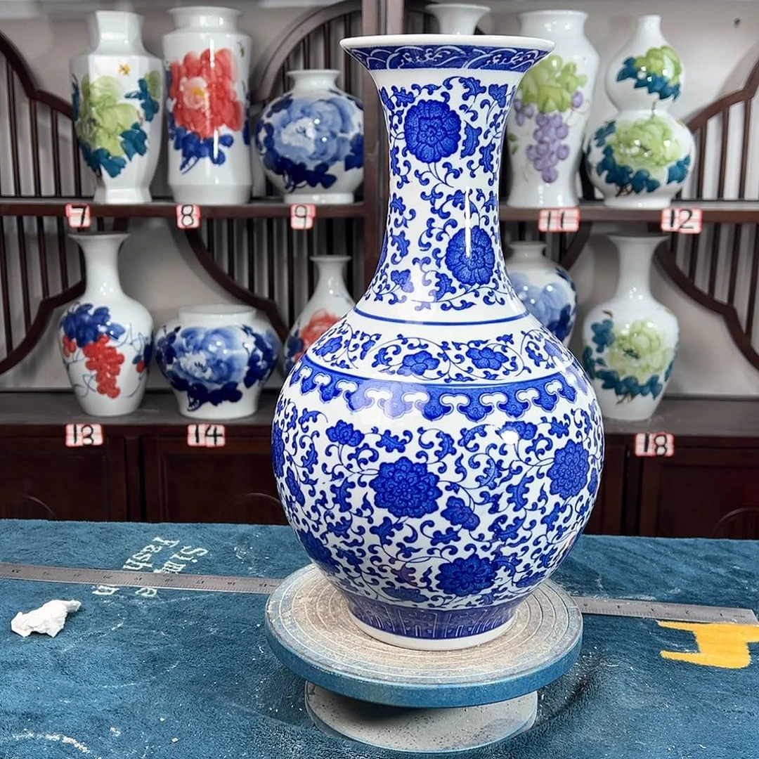 摆件景德镇陶瓷缠枝