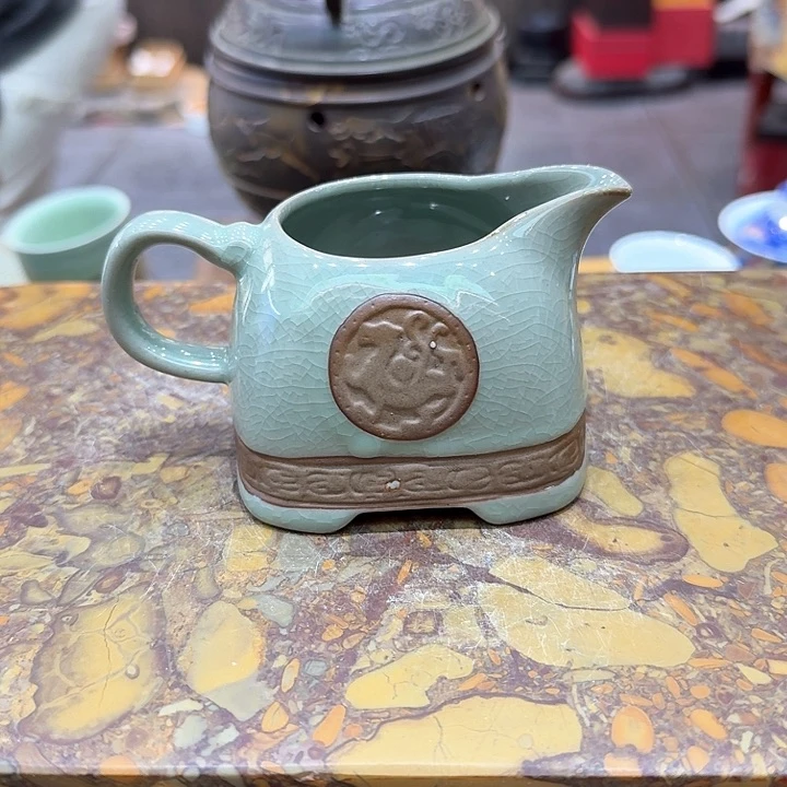 方器公道杯一个，瓷。。。