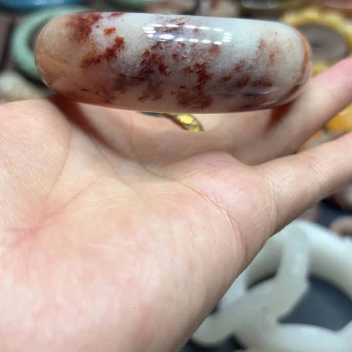 秋***澪石英质玉未镶嵌手镯