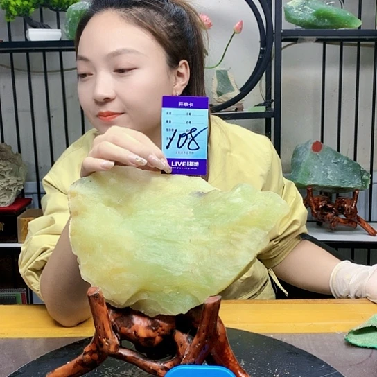 【闪购商品】未镶嵌蛇纹石玉原石常****器