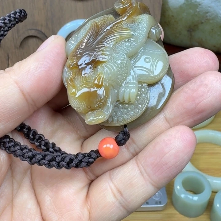 和田玉（糖玉）未镶嵌把件