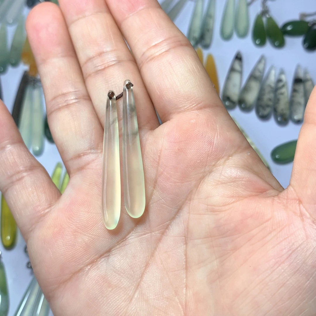 蛇纹石玉未镶嵌耳环