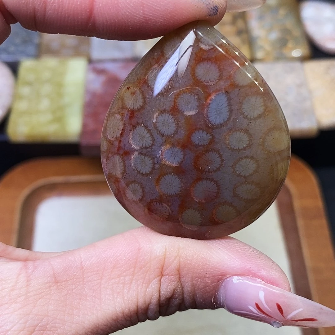 硅化玉颈饰合金星**