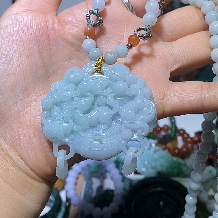翡翠未镶嵌吊坠(赠链)
