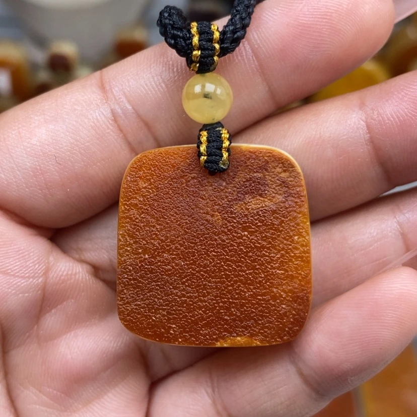 【闪购商品】琥珀颈饰未镶嵌