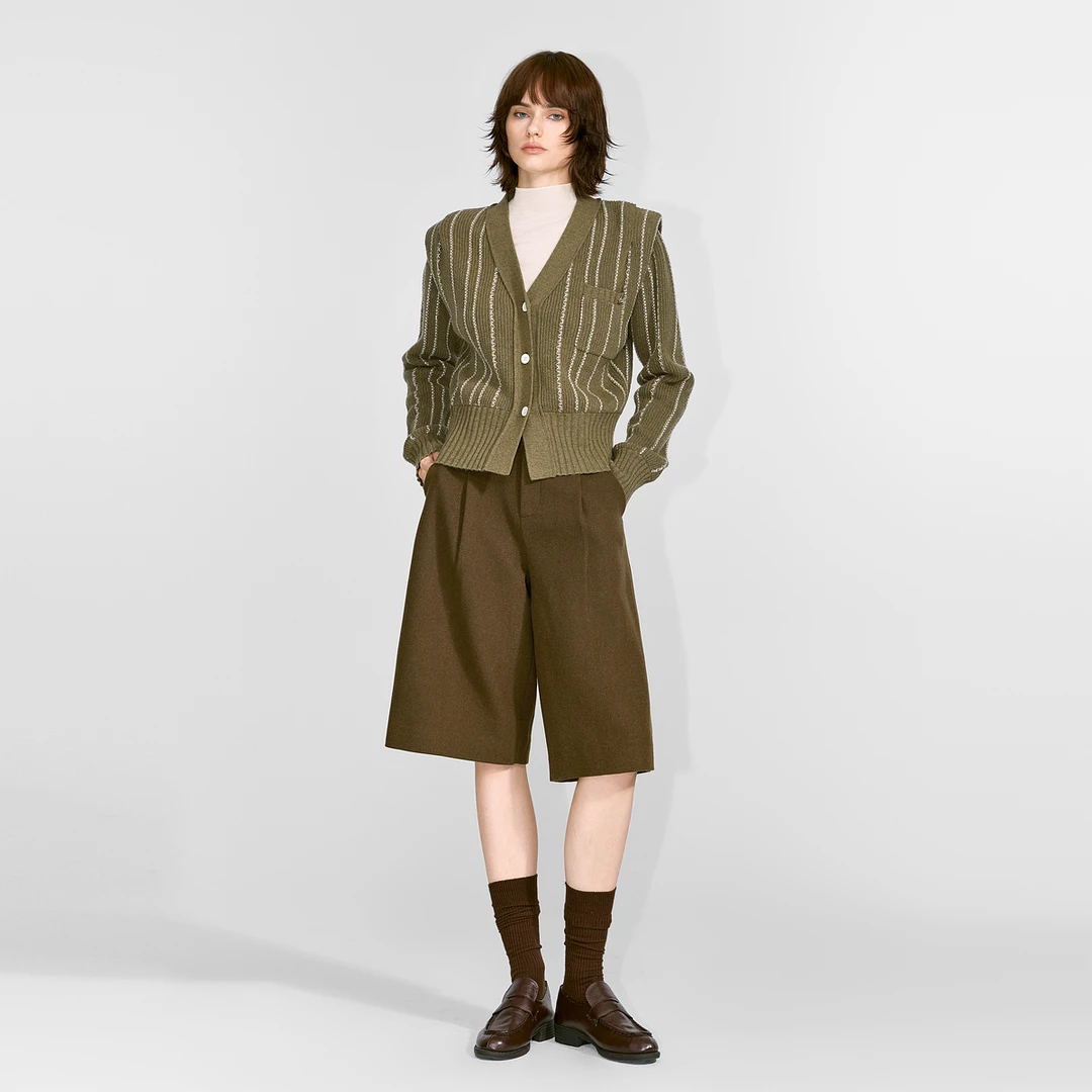 贝茜妮摩登气质绵羊毛毛衣针织衫女2025年冬新款显瘦百搭V领上衣