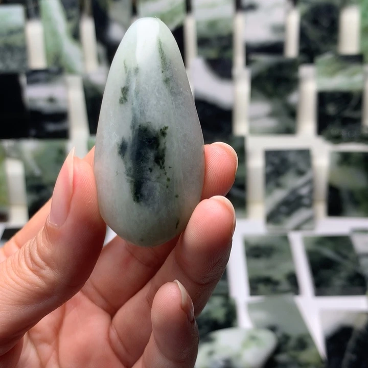 独山玉颈饰未镶嵌