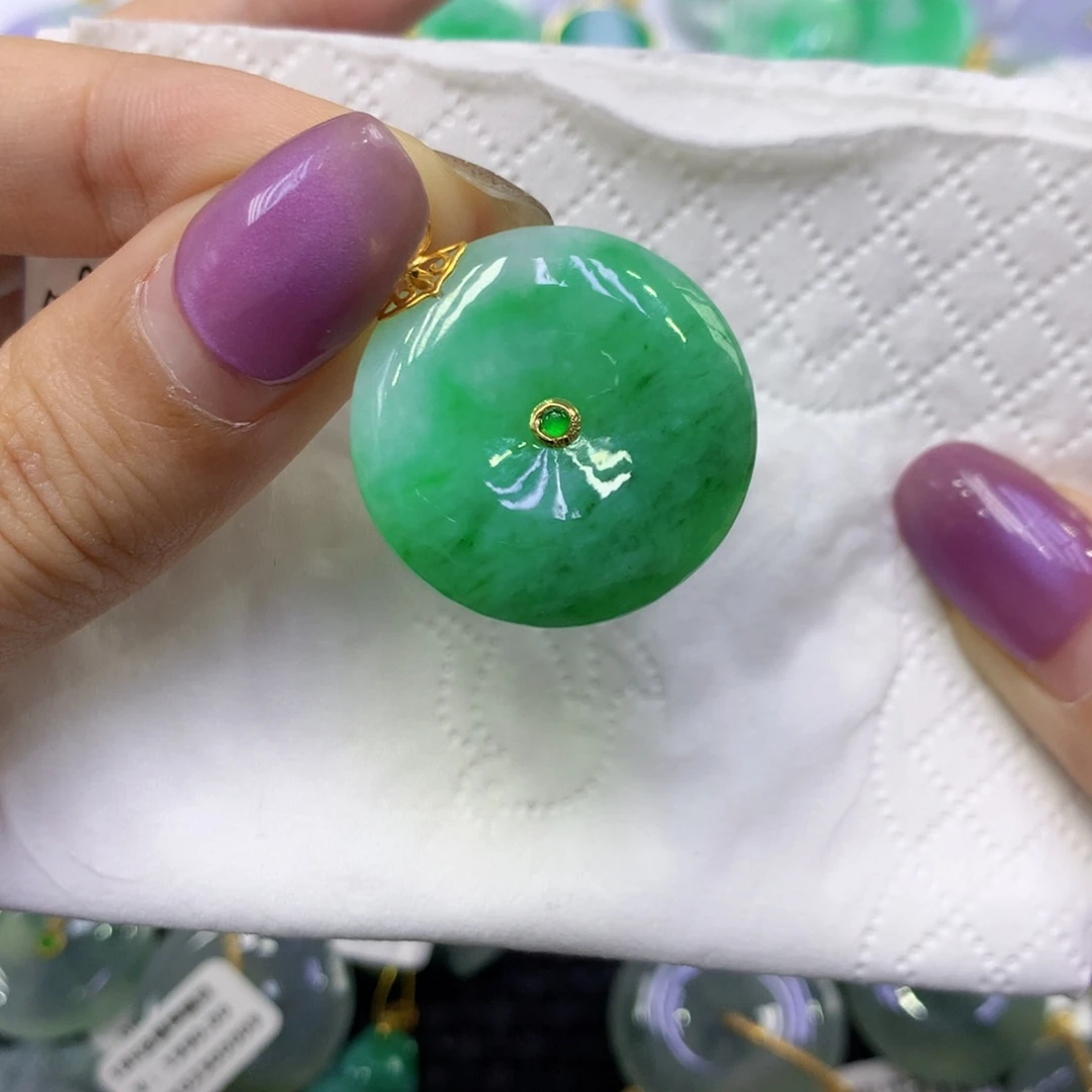 翡翠18K金镶嵌颈饰