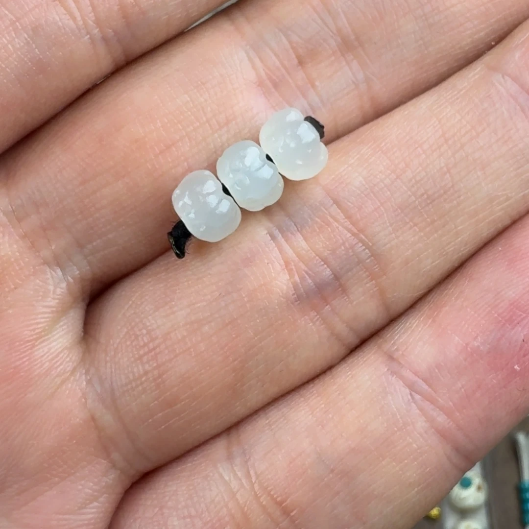 和田玉未镶嵌珠宝奇石榴*酥和田玉配珠