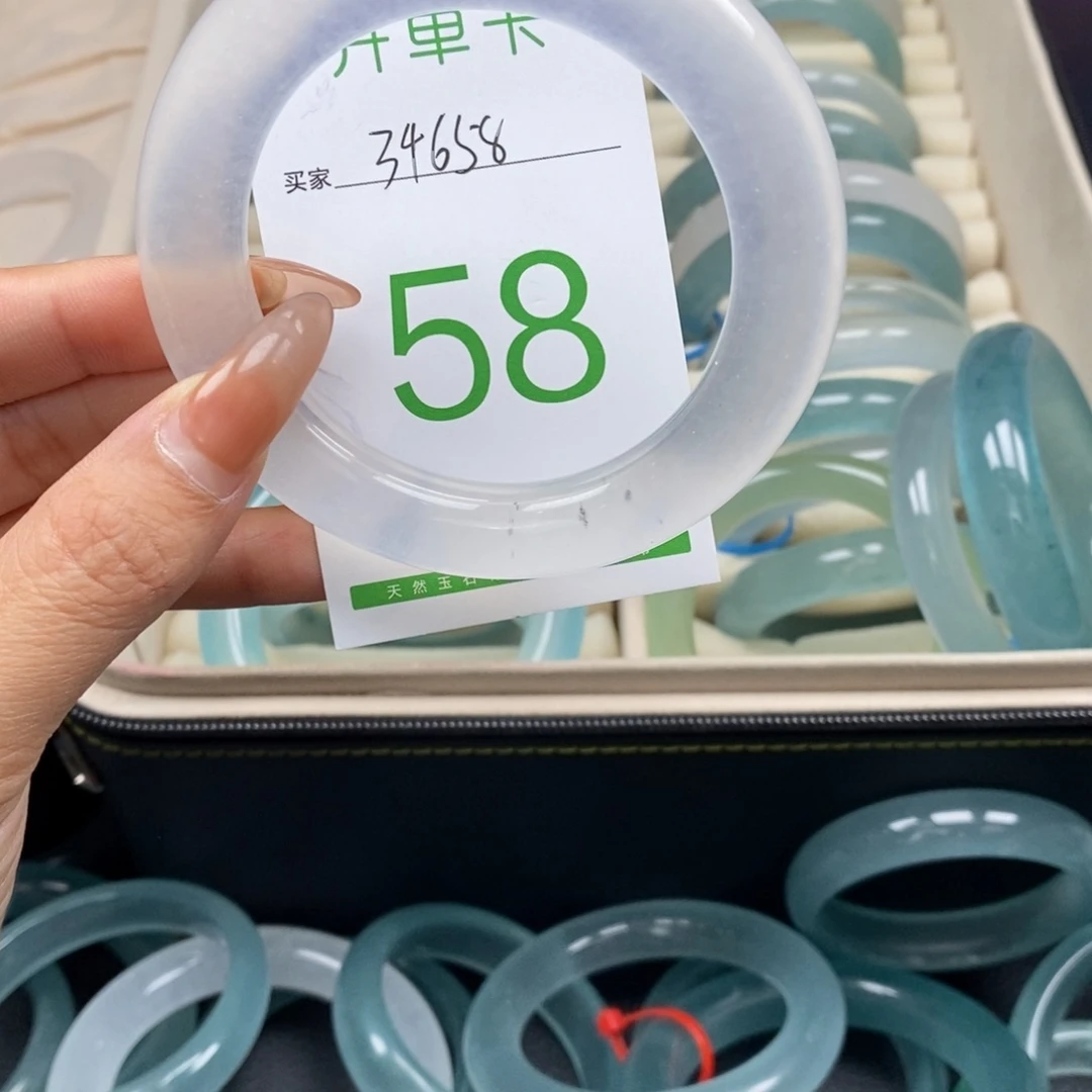 石英岩玉手镯未镶嵌李**W