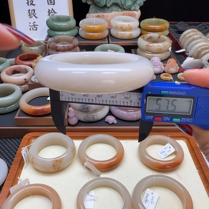 石英岩玉未镶嵌手镯不退不换