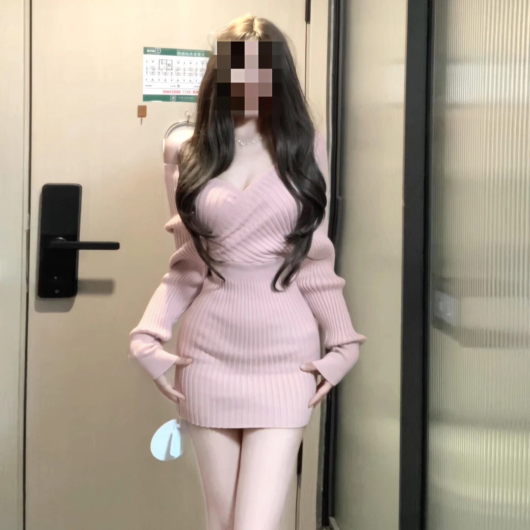 法式设计感甜美漂亮连衣裙女秋冬2026新款纯欲风露肩包臀粉色短裙