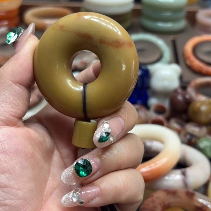 石英岩玉合金颈饰