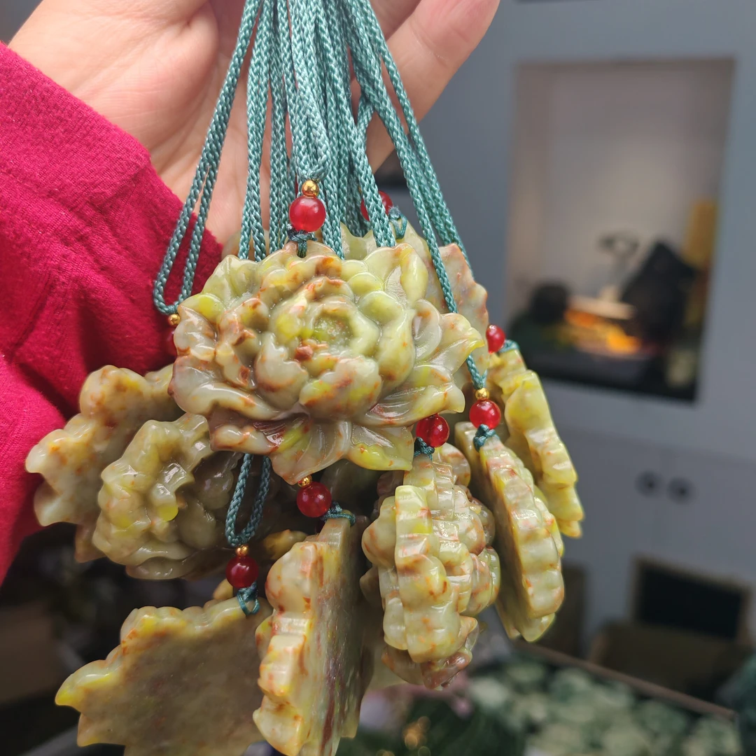 天然岫玉精美花玉三色牡丹花