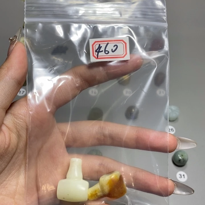 蛇纹石玉颈饰未镶嵌方**里