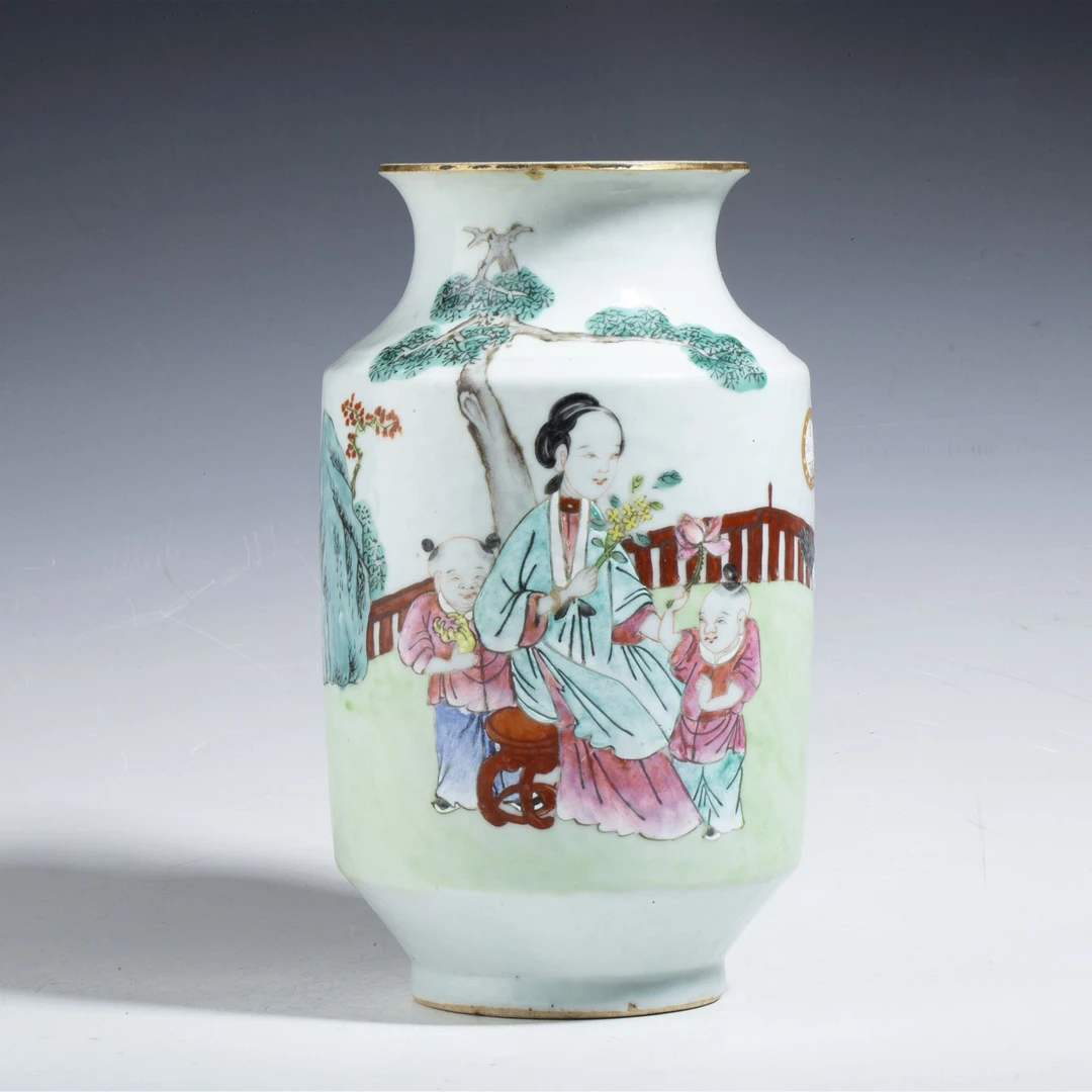 【拍卖-清中】·粉彩仕女教子图灯笼瓶