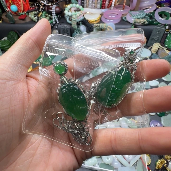 祖***花合金颈饰玛瑙/玉髓叶子吊坠