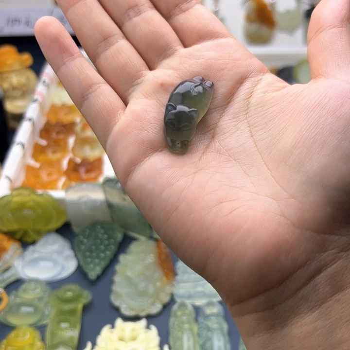 *****岫玉合金颈饰趴趴猫