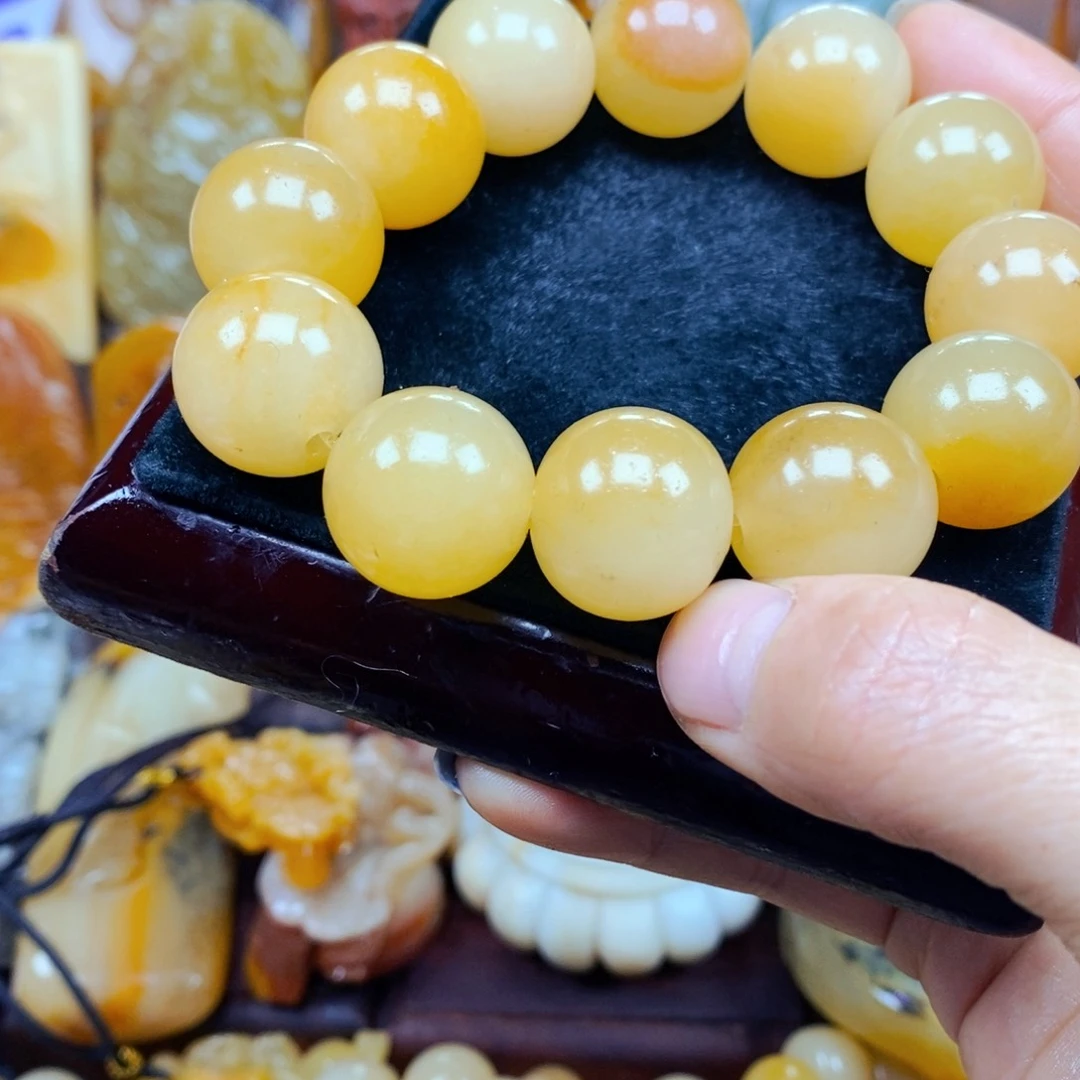 石英质玉（黄龙玉）未镶嵌颈饰