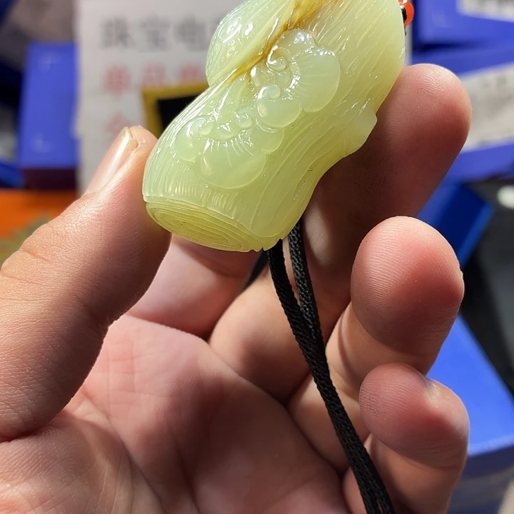 颈饰未镶嵌和田玉（糖玉）