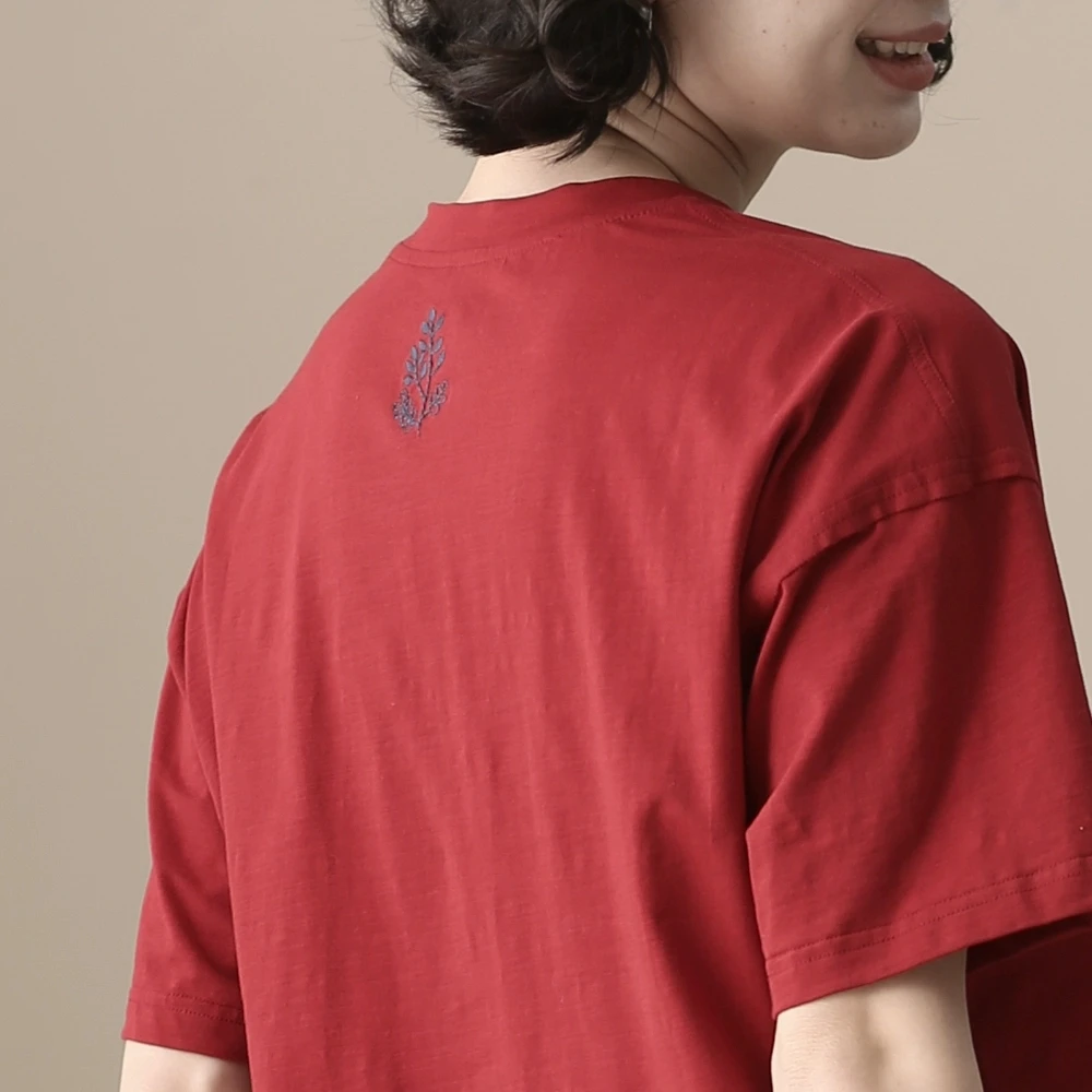 左耳左岸 超显白浆果红色刺绣T恤女文艺休闲宽松百搭显瘦圆领上衣